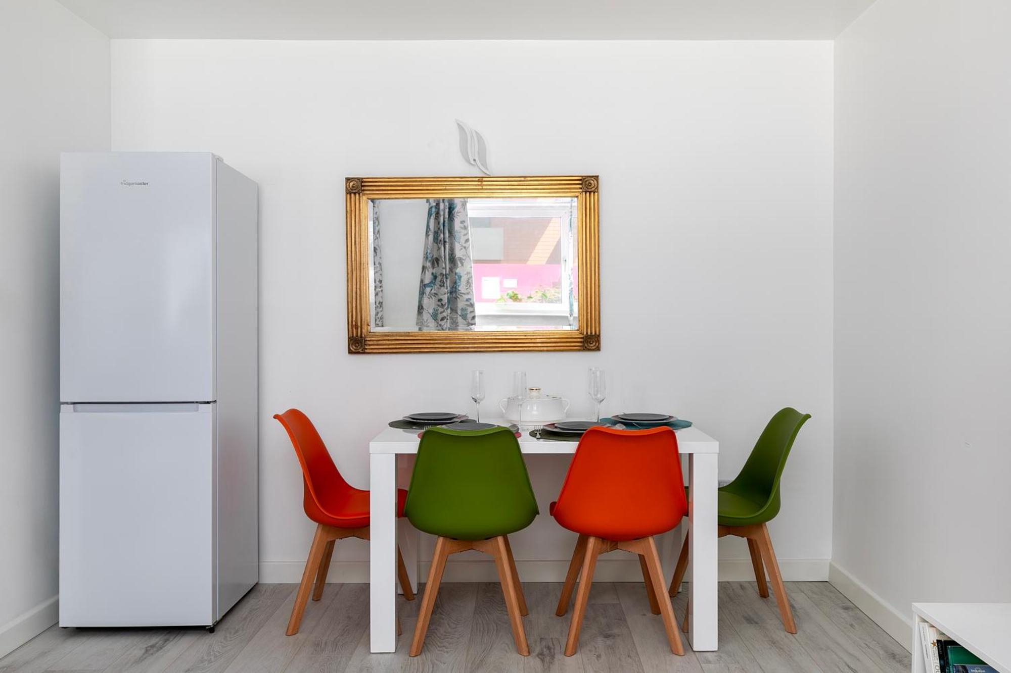A Stunning Flat In London, Gants Hill Apartment