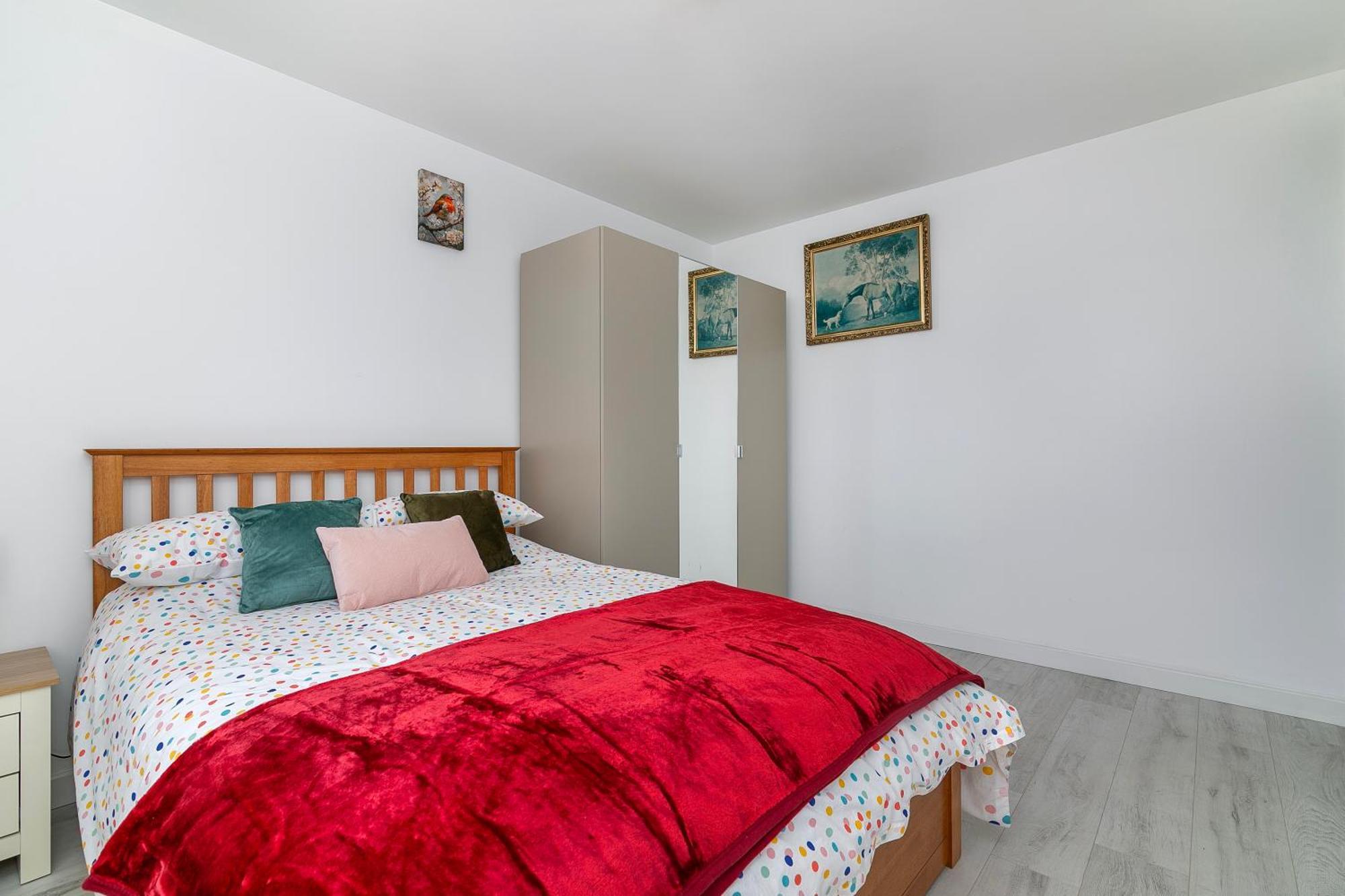 A Stunning Flat In London, Gants Hill * Redbridge