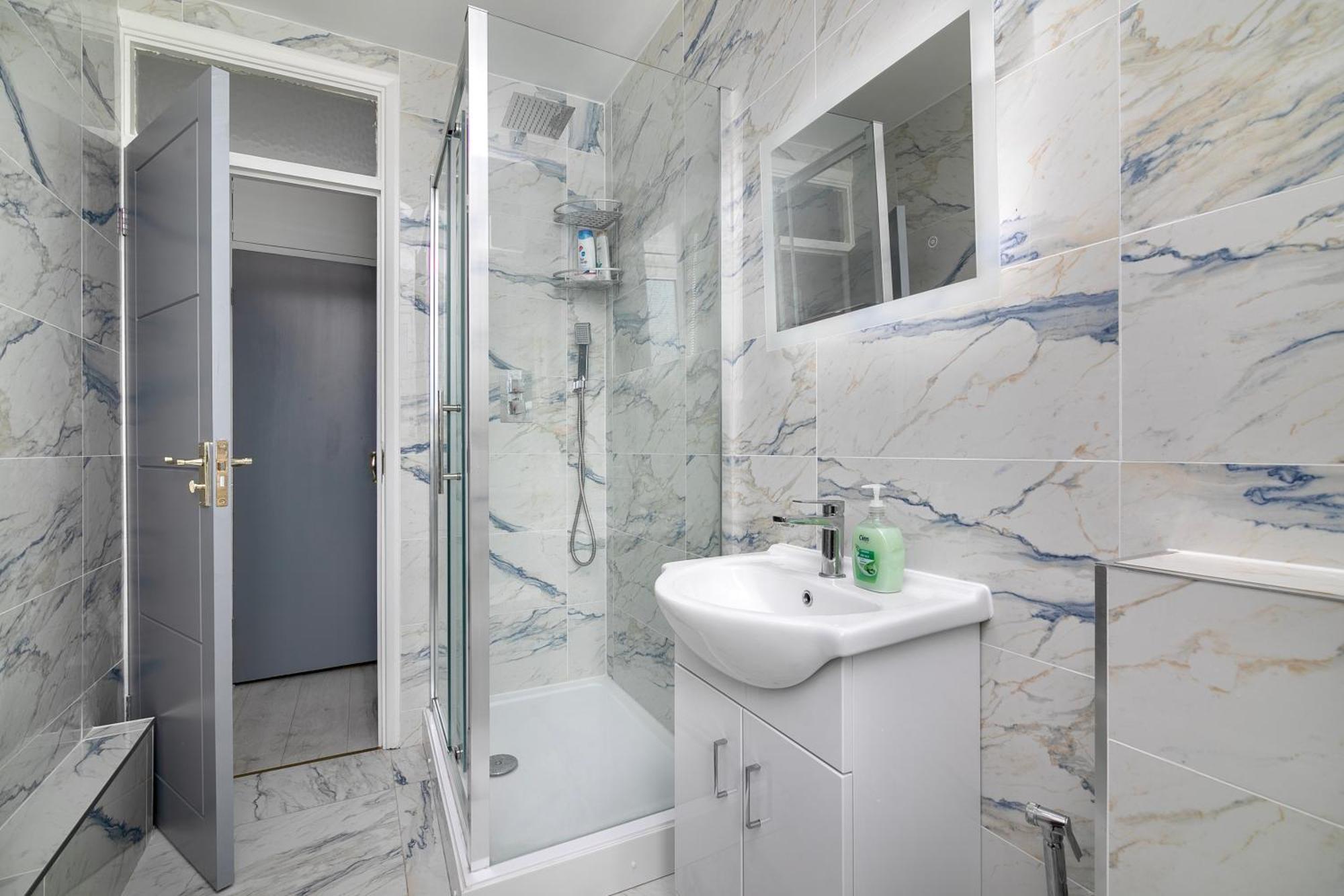 Apartment A Stunning Flat In London, Gants Hill